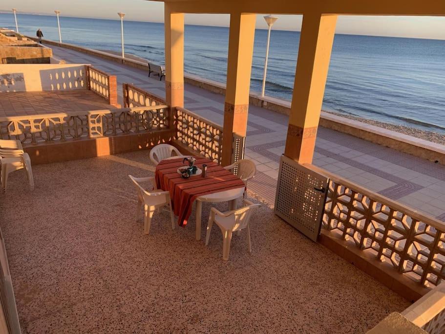 Beachfront House Пилес Екстериор снимка